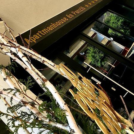 Sohaz Panzio Es Apartmanhaz ソルノク エクステリア 写真