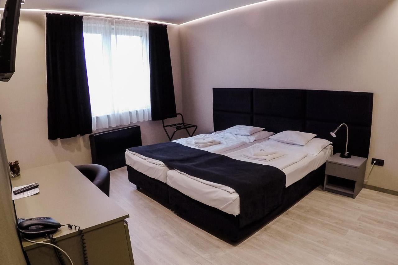 Sohaz Panzio Es Apartmanhaz ソルノク エクステリア 写真